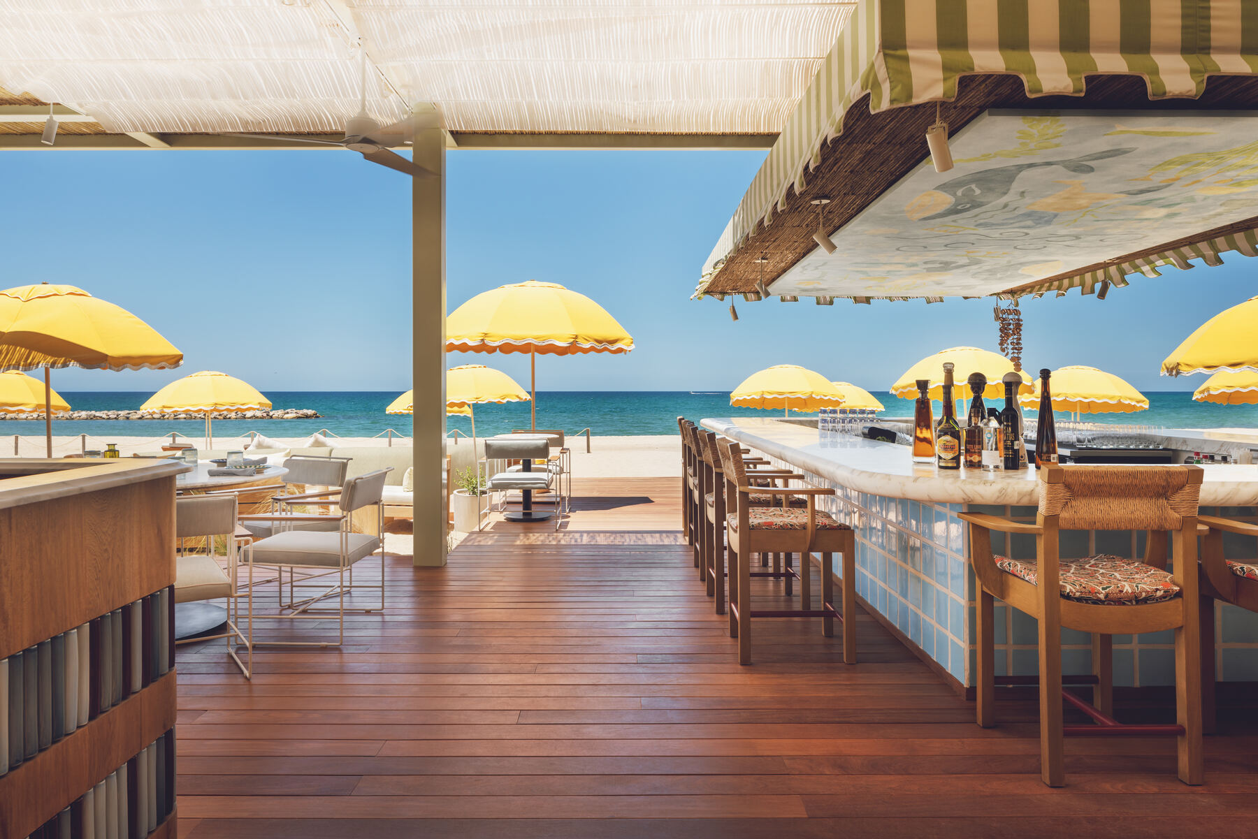 Delphine beach club